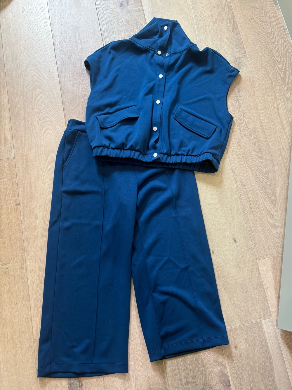Walmart Women’s Navy Wide-Leg Pants & Cropped Vest Set